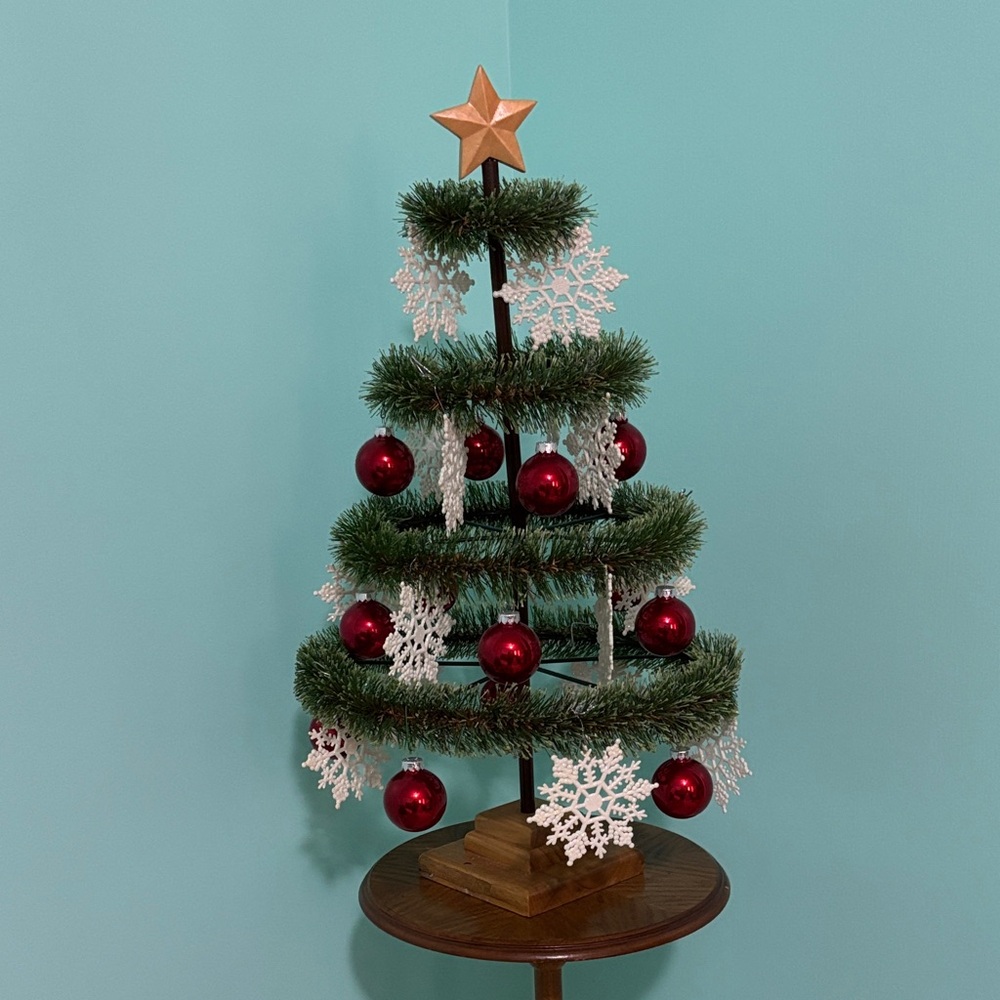 Christmas tree with snowflakes and red ornaments.